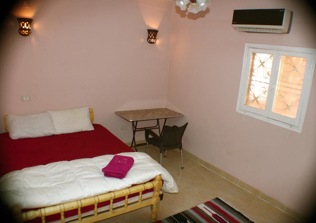 Pyramids Loft Homestay Kafrat al Jabal Room photo